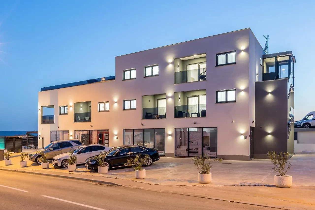 Apartments With A Parking Space Kastel Luksic, Kastela - 20265 0*,  Croatia