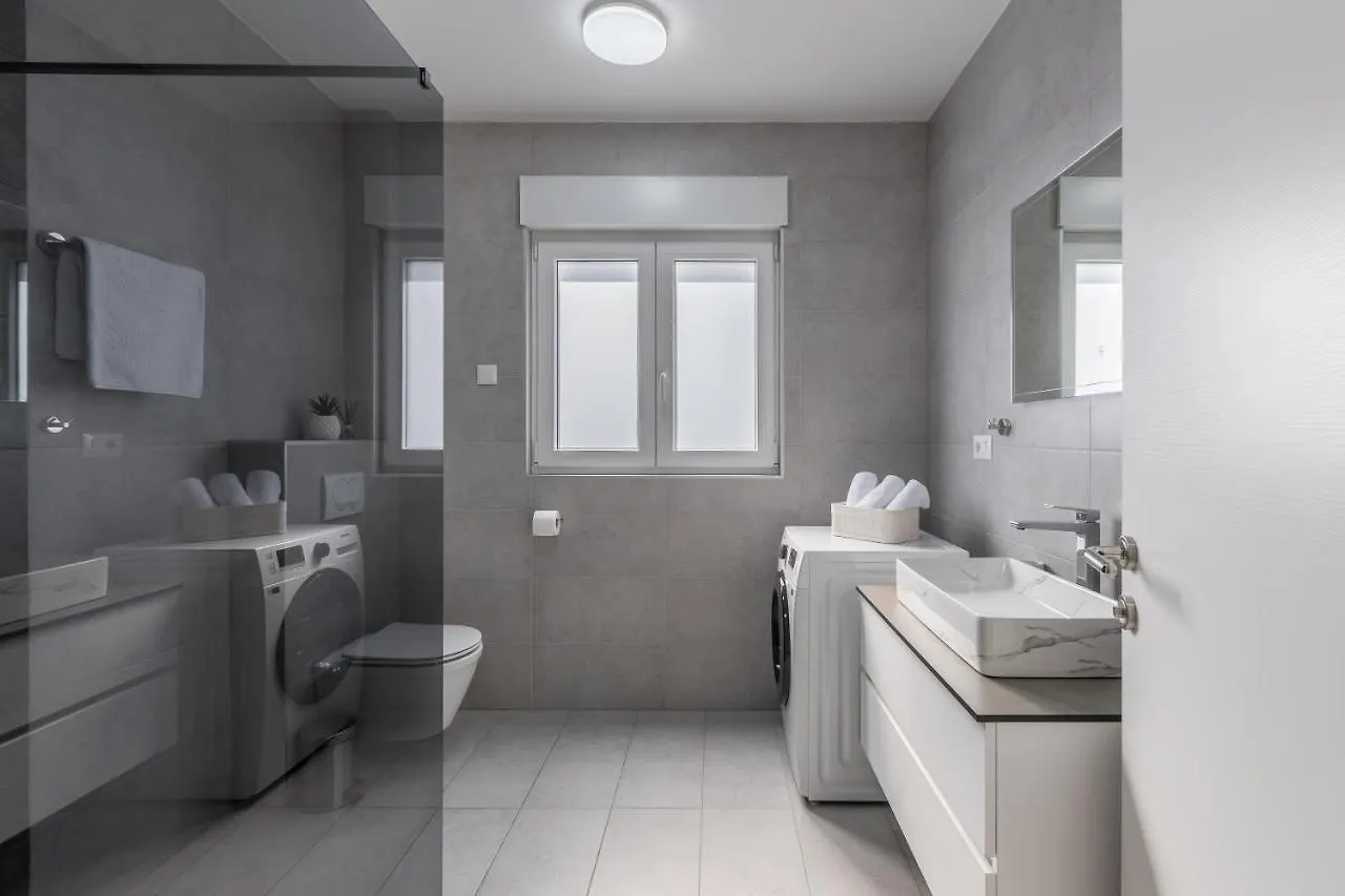 Apartments With A Parking Space Kastel Luksic, Kastela - 20265 Croatia