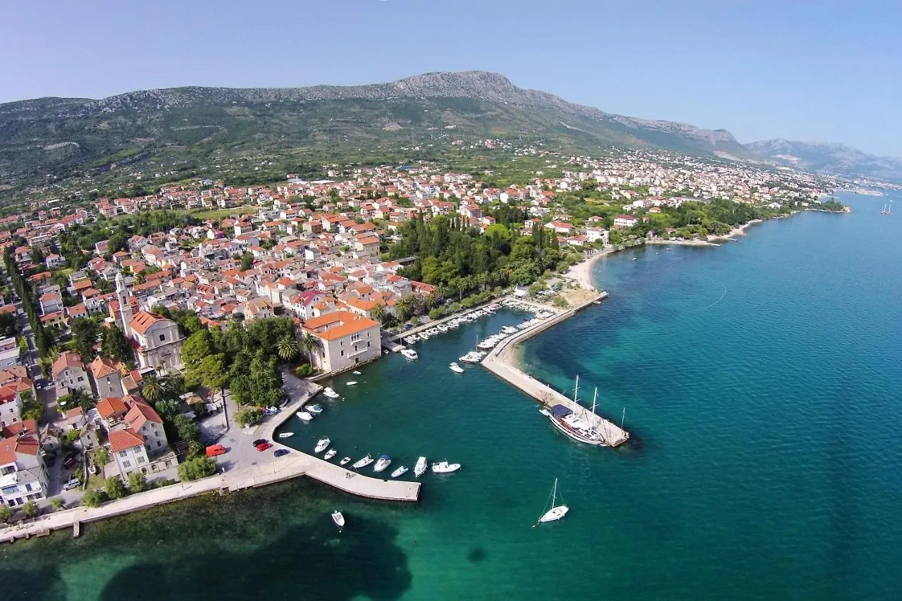 Apartments With A Parking Space Kastel Luksic, Kastela - 20265