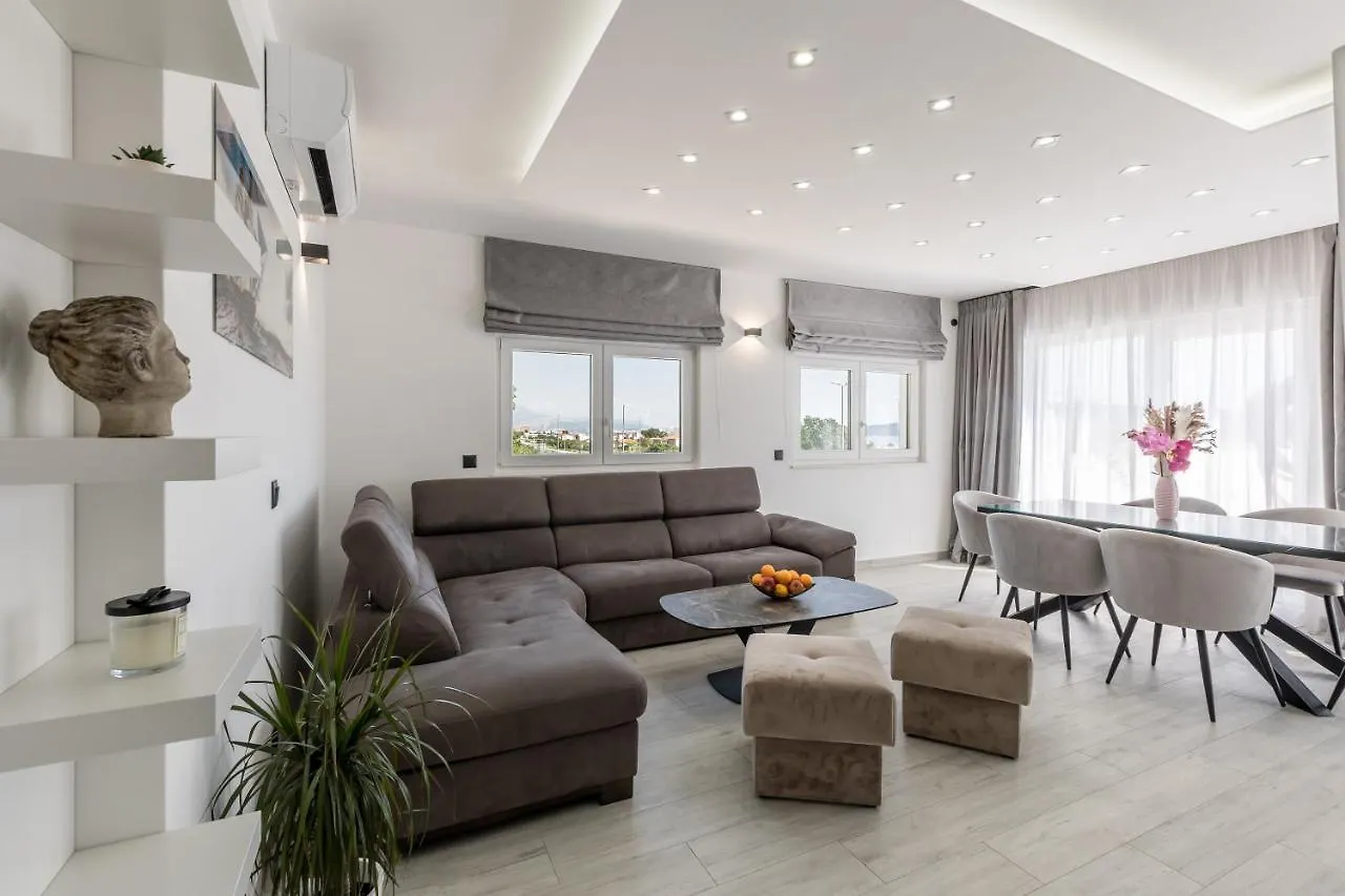Apartments With A Parking Space Kastel Luksic, Kastela - 20265 Croatia