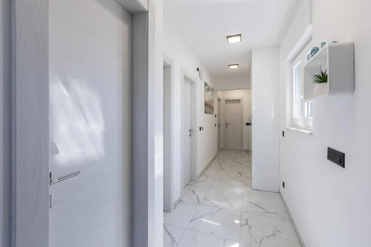 Apartments With A Parking Space Kastel Luksic, Kastela - 20265 Croatia