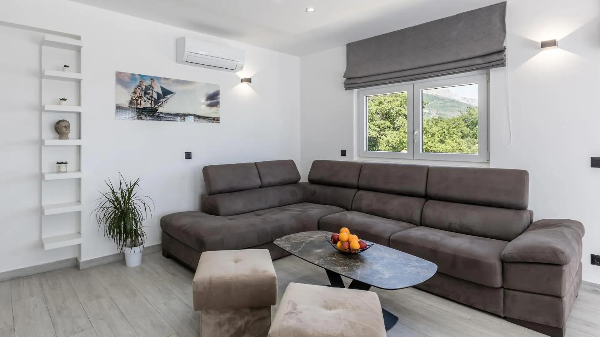 Apartments With A Parking Space Kastel Luksic, Kastela - 20265 Croatia